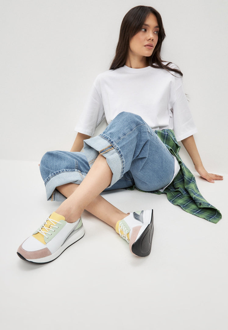 A stylish pair of white leather sneakers with Eva sole, perfect for a casual and fashionable look.