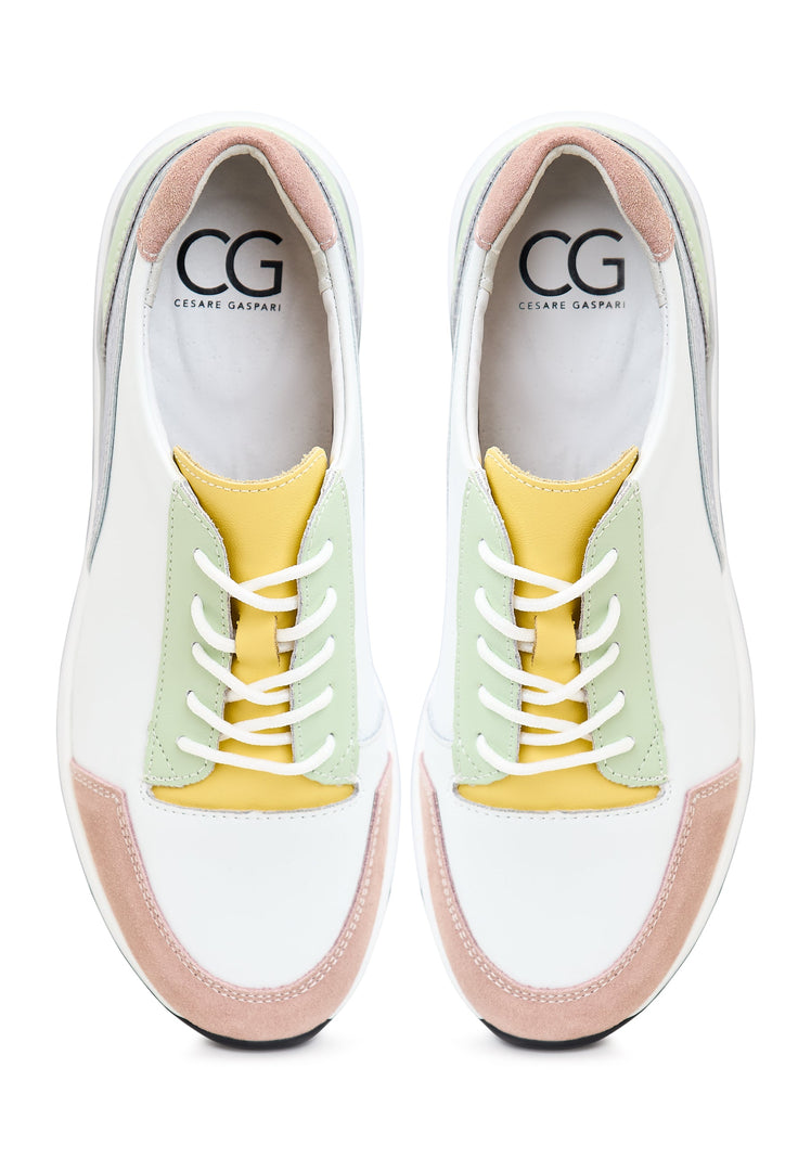 A pair of stylish white leather sneakers with an Eva sole, perfect for casual and fashionable wear.