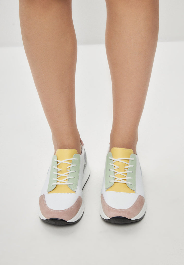 A stylish pair of white leather sneakers with Eva sole, perfect for casual and fashion-forward looks.