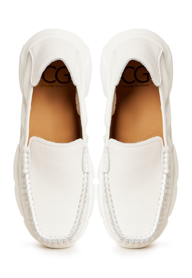 A stylish pair of white leather platform moccasins for women by Alisa, perfect for any occasion.