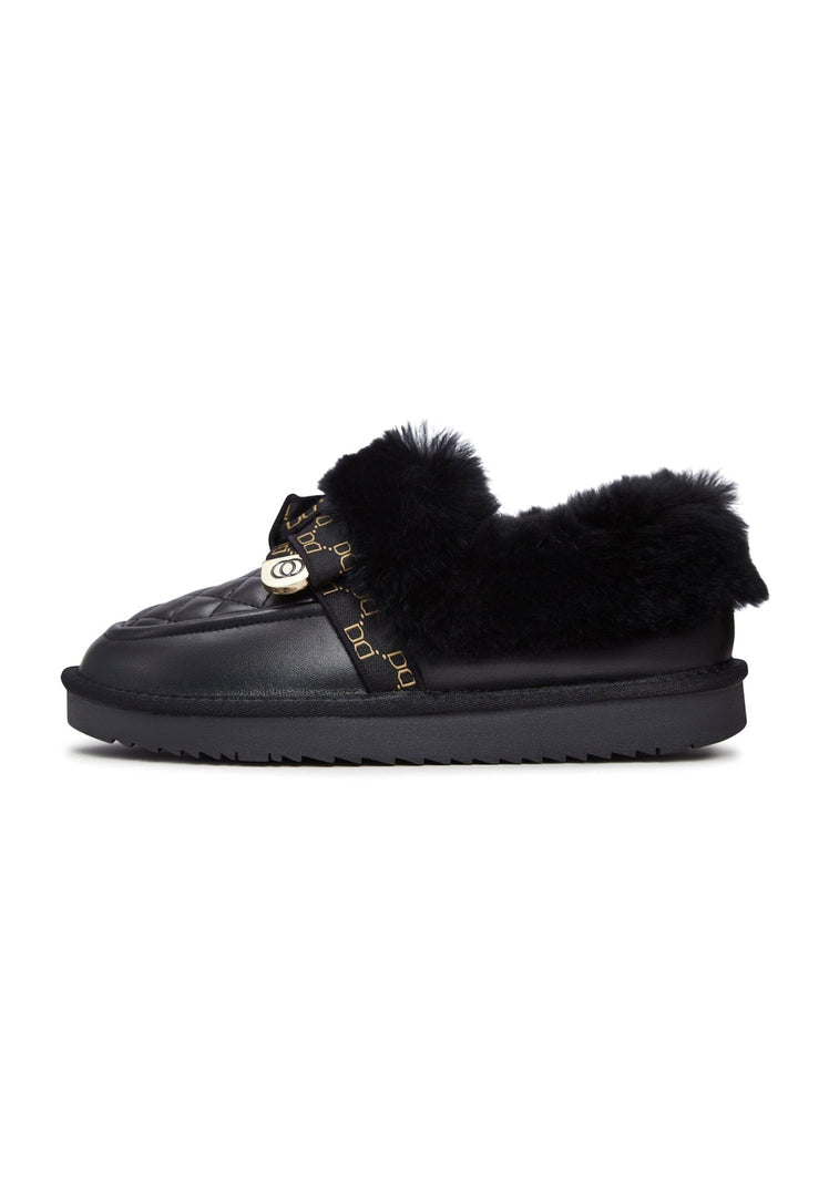 Stay cozy and stylish this winter with these black padded loafers, the perfect pair of warm and comfortable slip-ons for cold days.