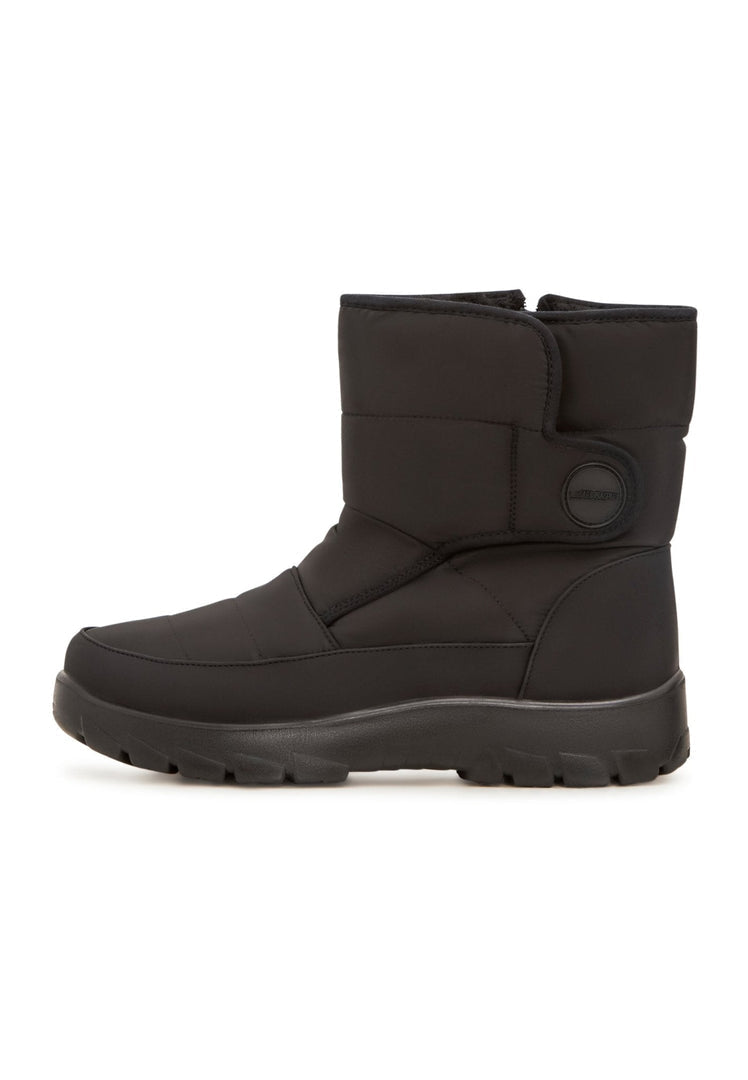 A pair of stylish platform women's winter boots, designed to keep your feet warm and cozy in cold weather.