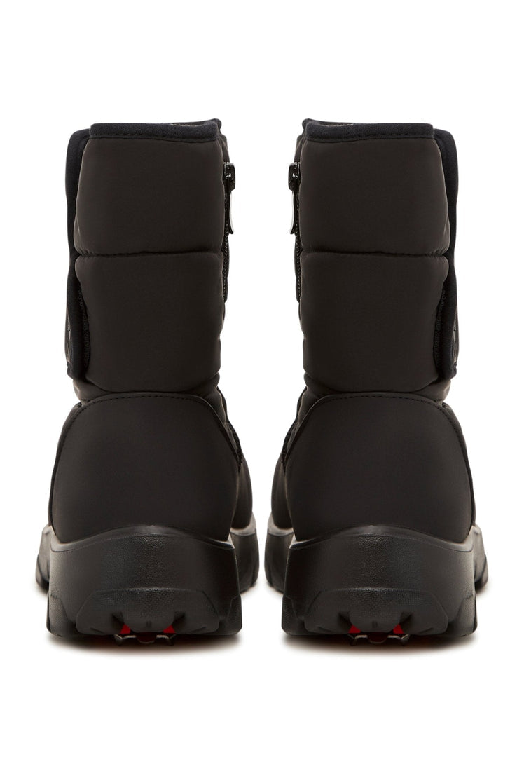 A pair of stylish women's platform winter boots, perfect for keeping your feet warm and fashionable in cold weather.