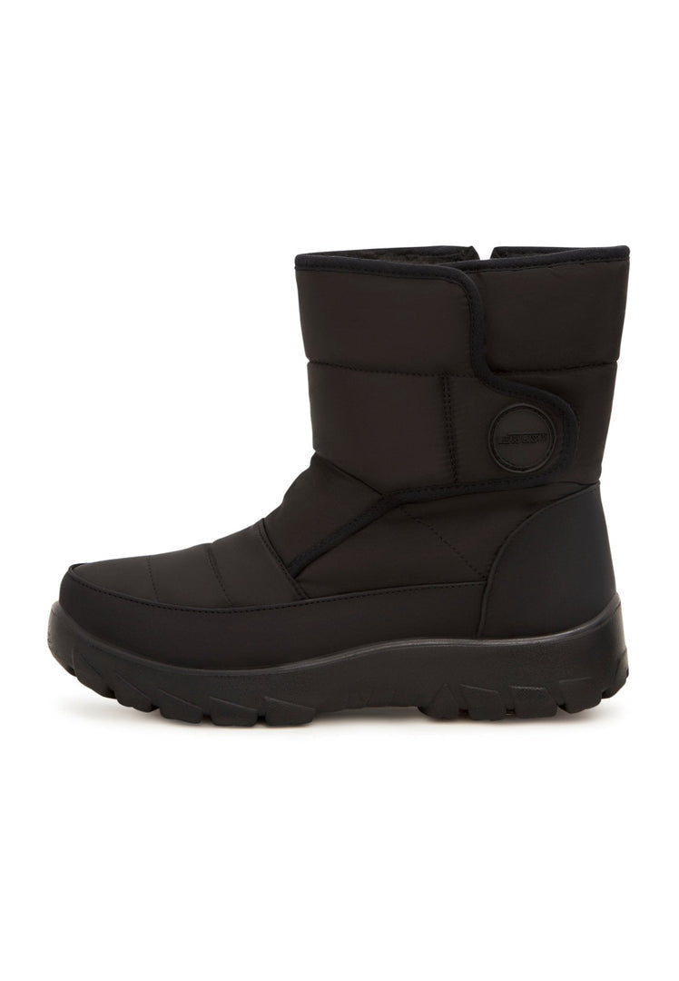 Stay warm and stylish this winter with a pair of women's platform winter boots, perfect for cold weather.