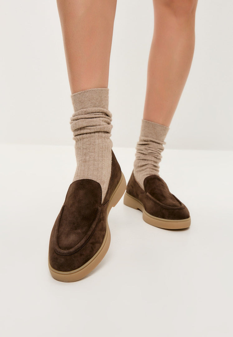 A pair of stylish and comfortable brown men's loafers, perfect for urban ease and casual footwear.