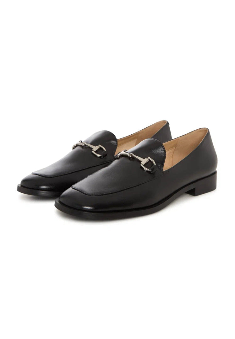 Stylish and versatile black equestrian chic loafers, perfect for a fashionable equestrian footwear look, trendy and sophisticated.