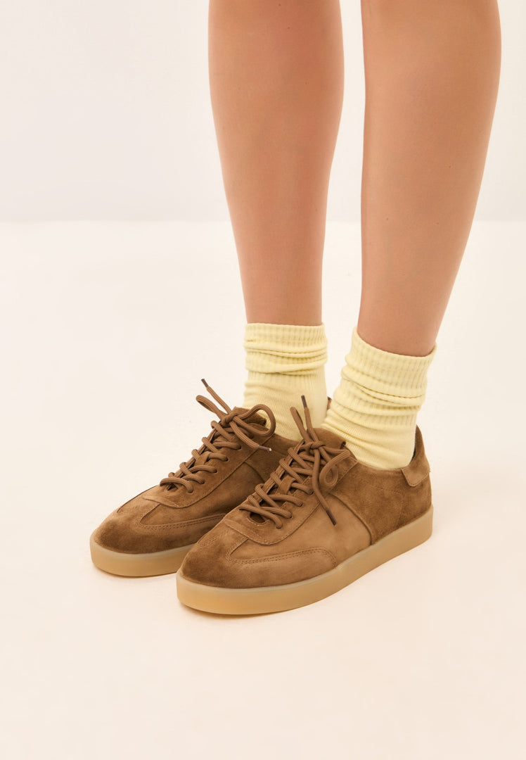 A pair of stylish brown suede sneakers, classic low-top and retro inspired, perfect for a trendy and casual look.