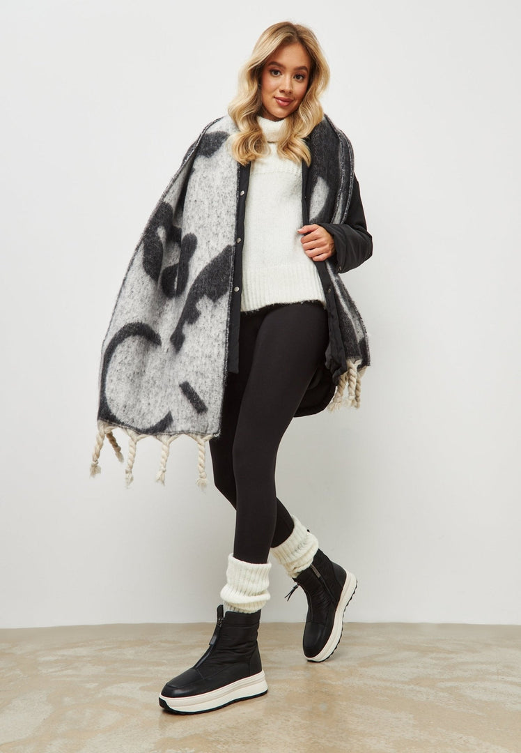 A pair of stylish black platform winter boots, perfect for staying warm and fashionable in the colder months.
