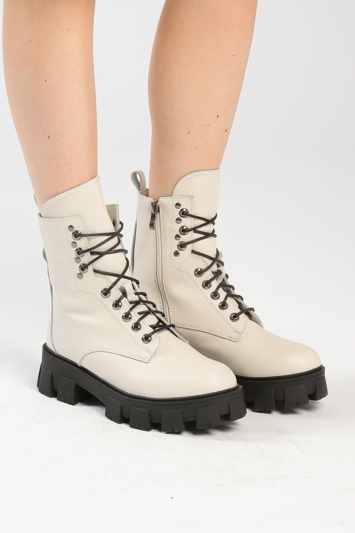 Masywne botki militarne
