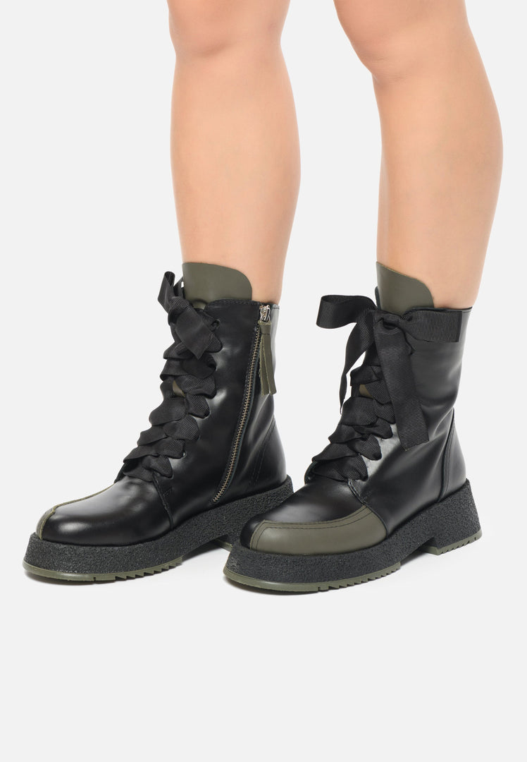 Sznurowane buty do kostki z bocznym zamkiem błyskawicznym