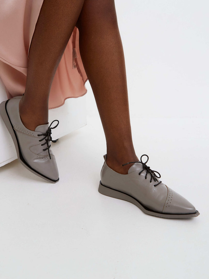 Zapatos de cordón con punta - Gris