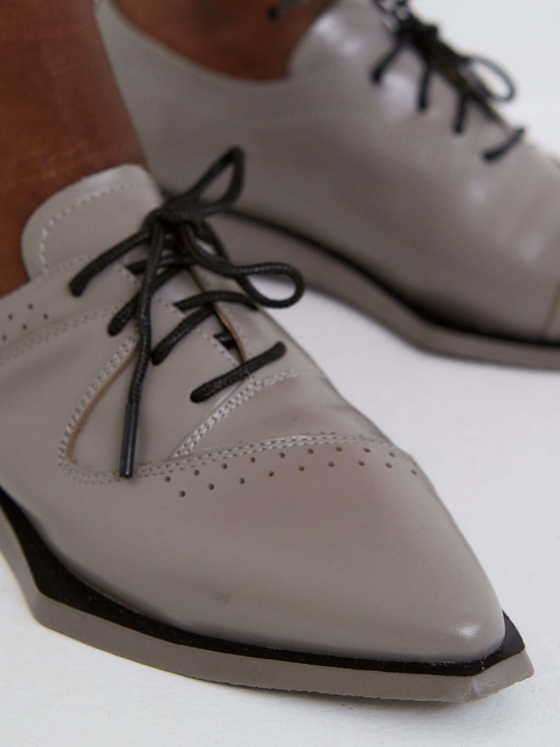 Zapatos de cordón con punta - Gris