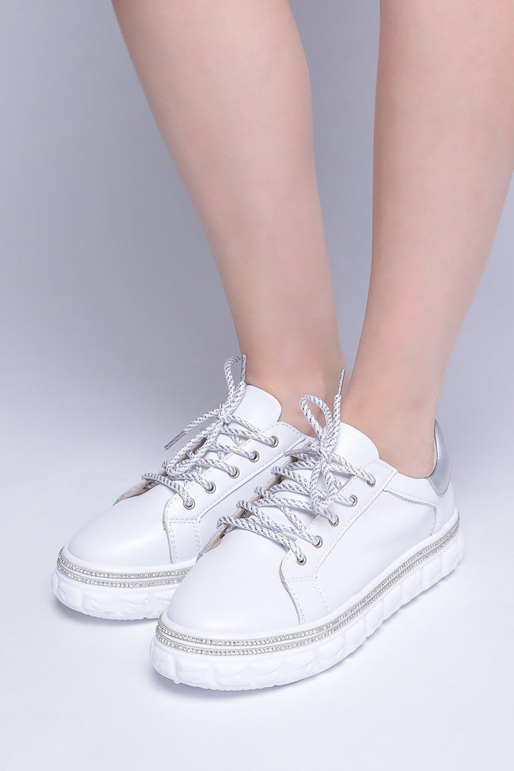 Zapatillas con plataforma y adornos de strass - Blancas