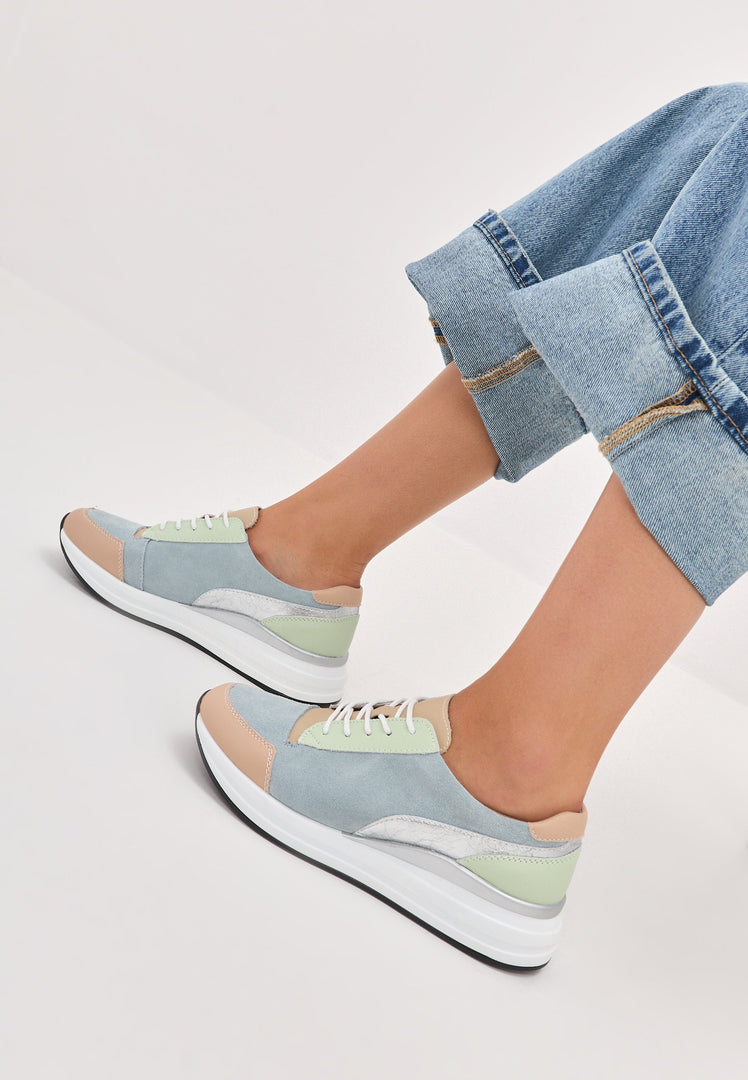 A stylish pair of blue leather sneakers with an Eva sole for ultimate comfort - perfect for those looking for quality leather footwear in a sporty blue hue.