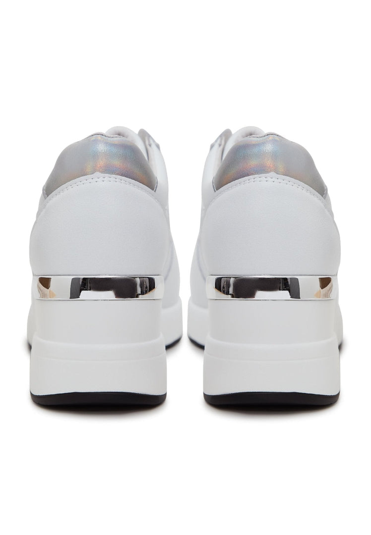 A pair of stylish white leather sneakers, perfect for a fashionable and comfortable look.