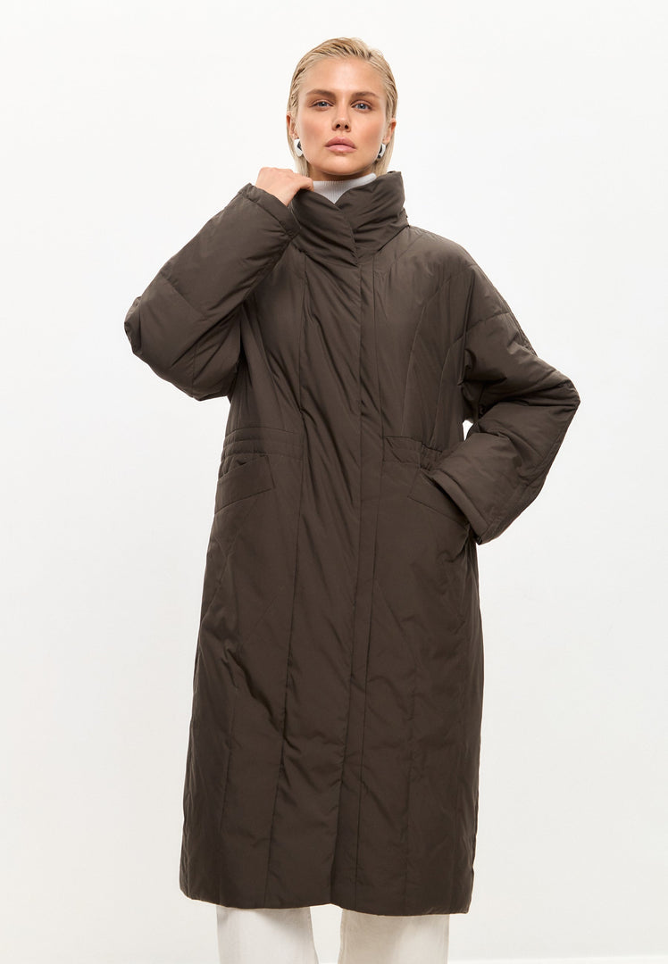 Stay warm and stylish this winter with a fashionable long quilted coat in brown, the perfect addition to any woman's cold-weather wardrobe.