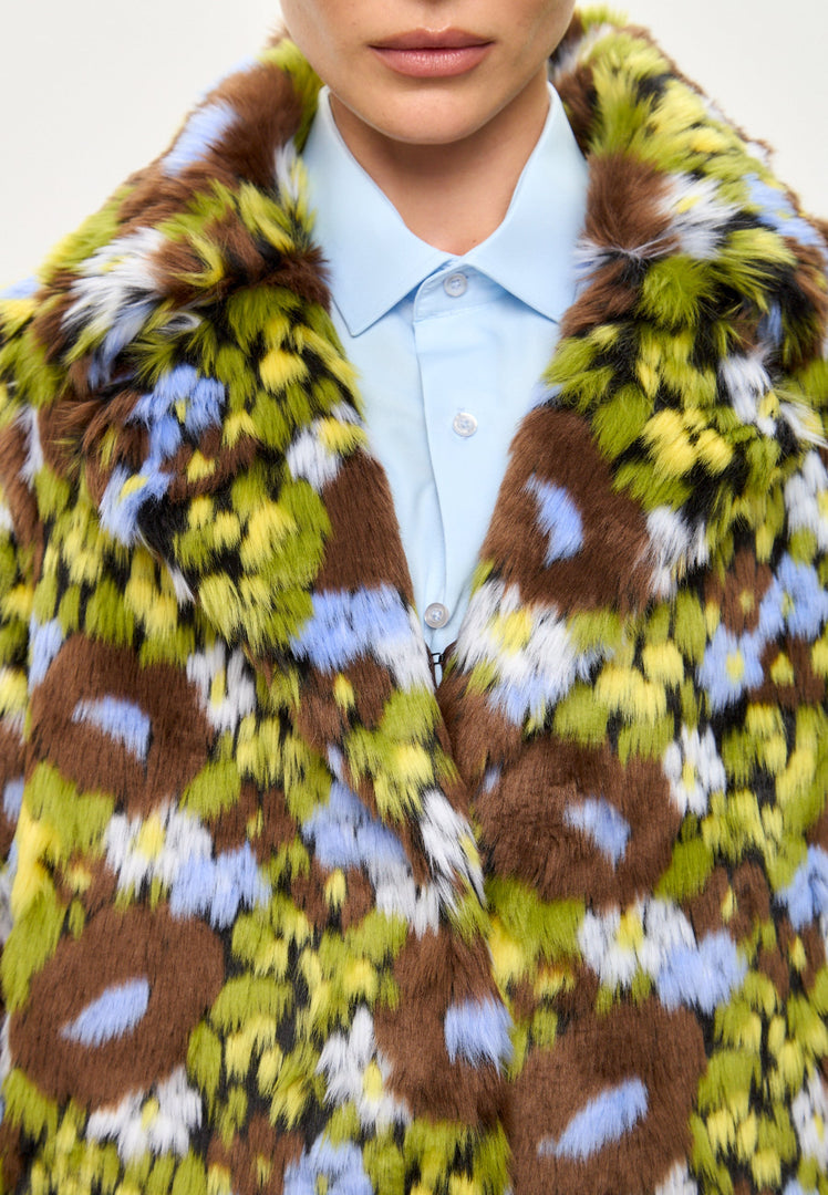 Stay warm and stylish in this trendy long faux fur coat with a vibrant floral print, the perfect fashionable statement piece for your winter wardrobe.