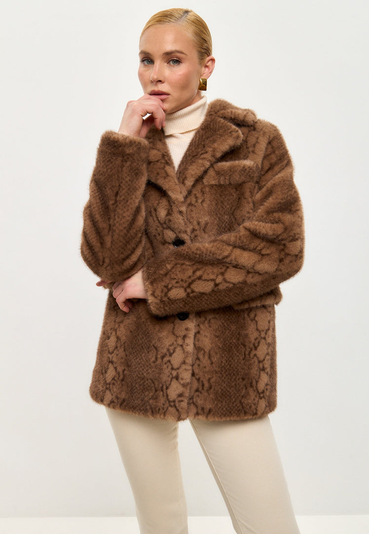 Stay warm and stylish this winter with a trendy brown faux fur coat featuring a striking snake print design - the Niuvis coat you need in your wardrobe.
