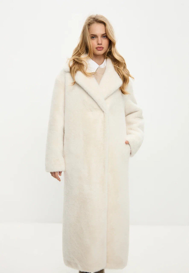Feel luxurious and elegant this winter in the Freya white faux fur coat - the perfect high-end addition to your winter outerwear collection.