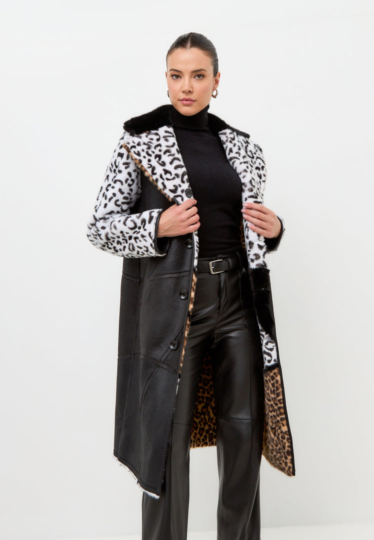 Stay stylish and cozy in this reversible faux fur coat featuring a trendy leopard print on one side and a chic mixed print on the other, also known as the Flavia coat.