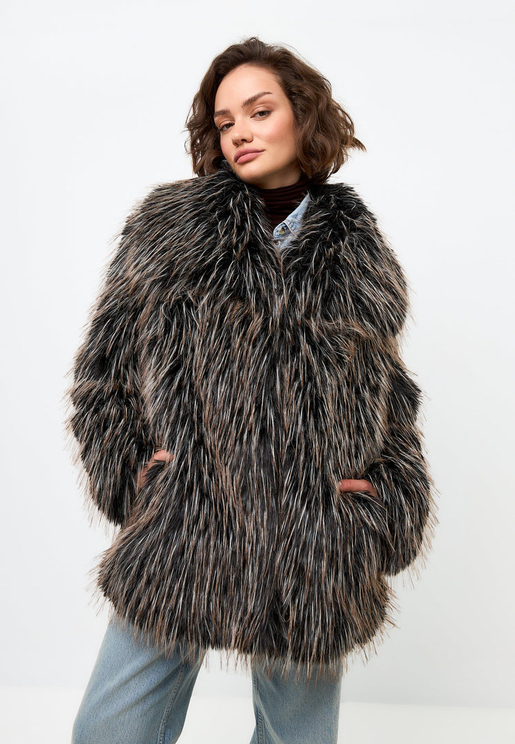 Stay warm and stylish with this luxurious short faux fur brown coat, the Icelyn coat.