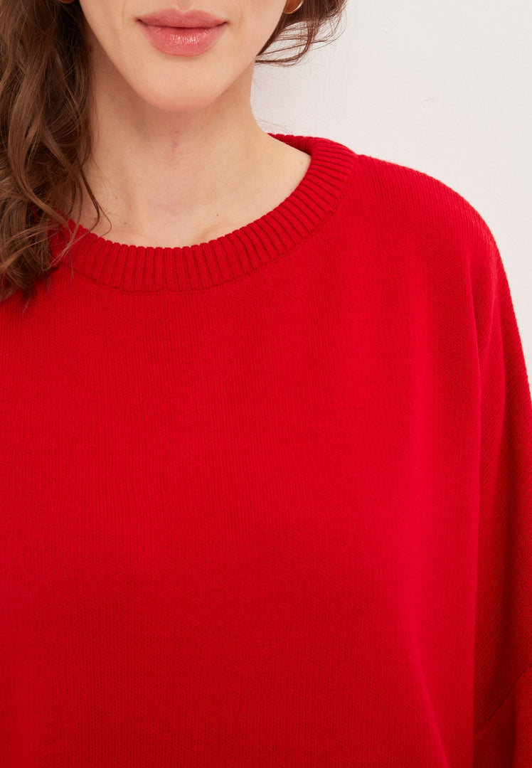 A cozy and stylish oversized red lounge set for plus size activewear, featuring comfy oversized jogger sweatpants outfit perfect for athleisure days.
