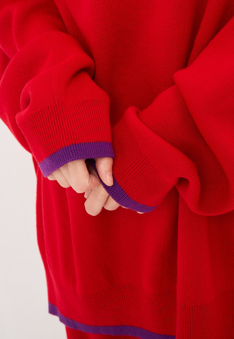 A cozy and stylish oversized jogger set in red, perfect for plus size activewear enthusiasts looking for a comfy athleisure set with oversized sweatpants.