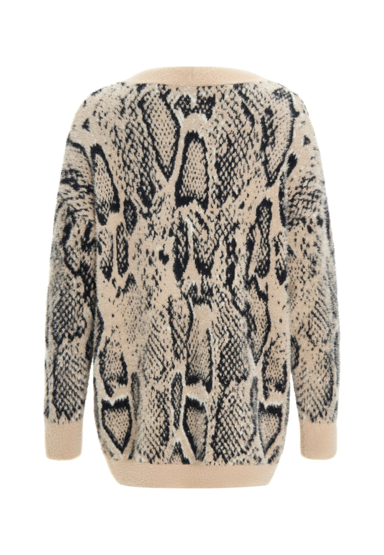 A cozy and stylish women's chunky knitwear cardigan for a relaxed and trendy look.