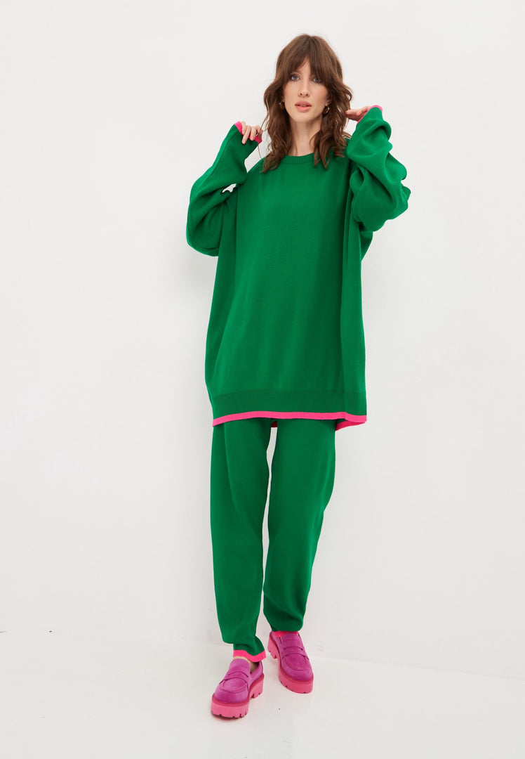 A cozy and stylish oversized green jogger set including an oversized sweatshirt and joggers, the perfect plus size jogging suit for a comfortable and trendy loungewear look.