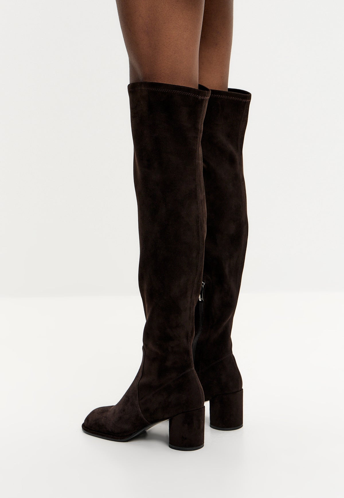 Botas altas em camurça – Castanho