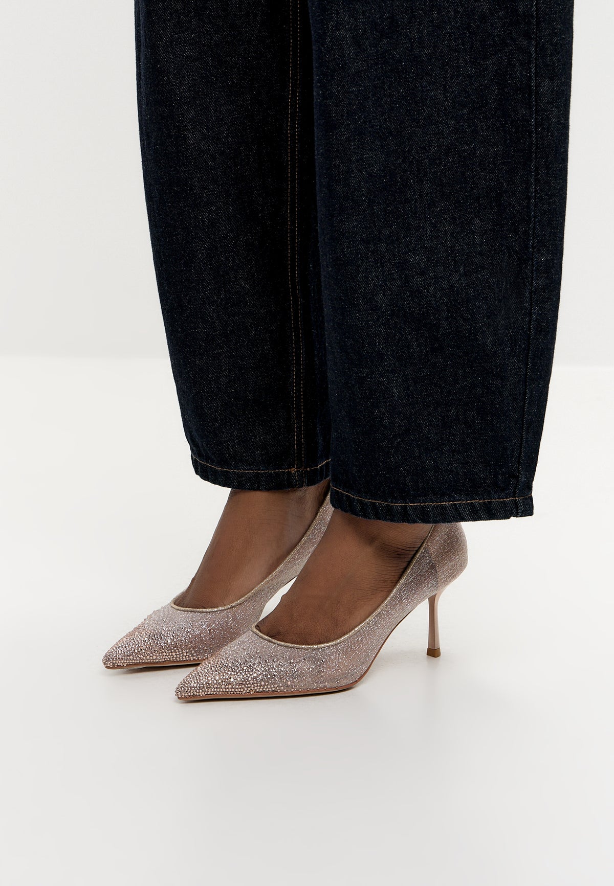 Camille pumps i satin med dekoration – Champagne