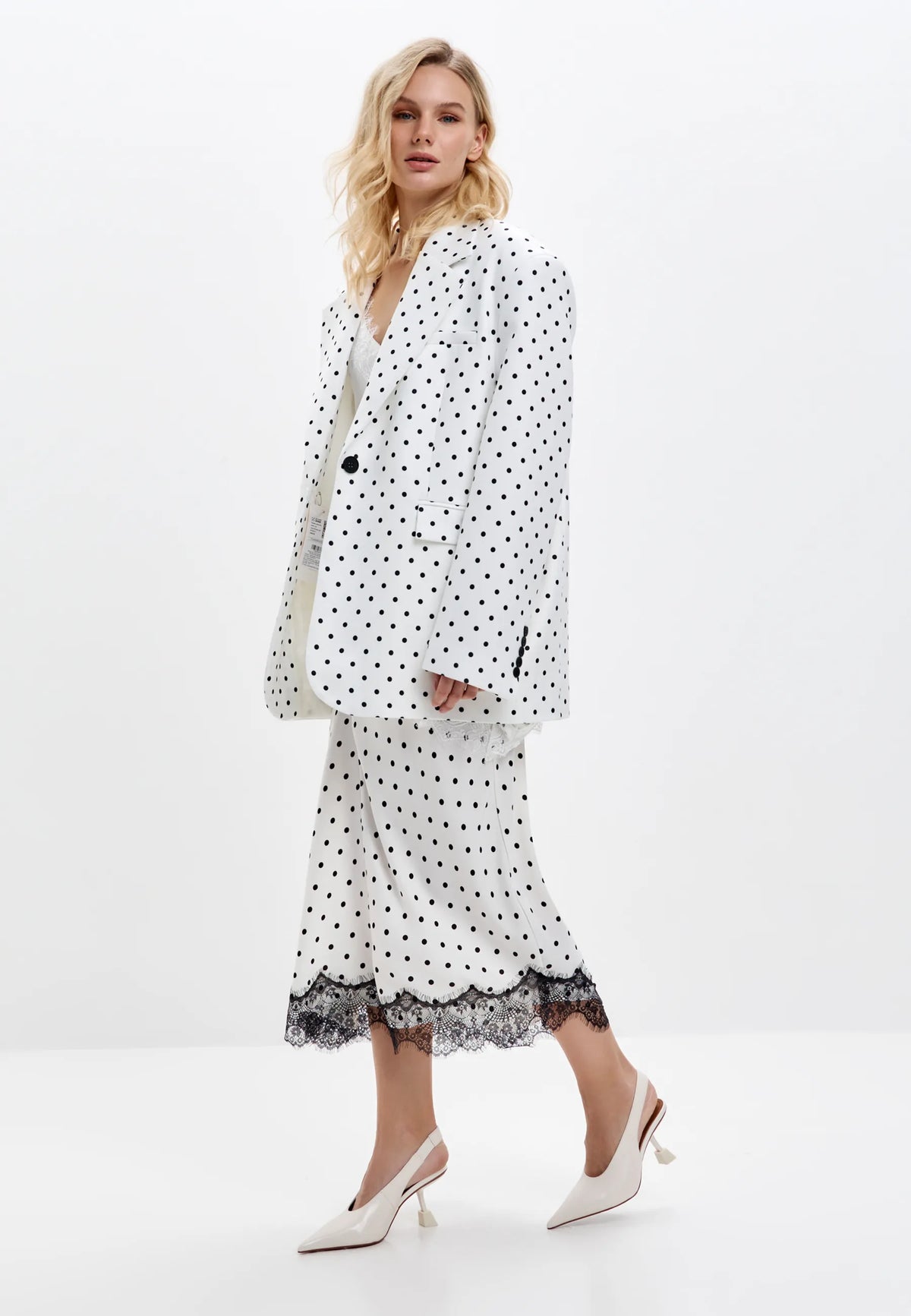 Scarlet Edge Slingback Heels – White