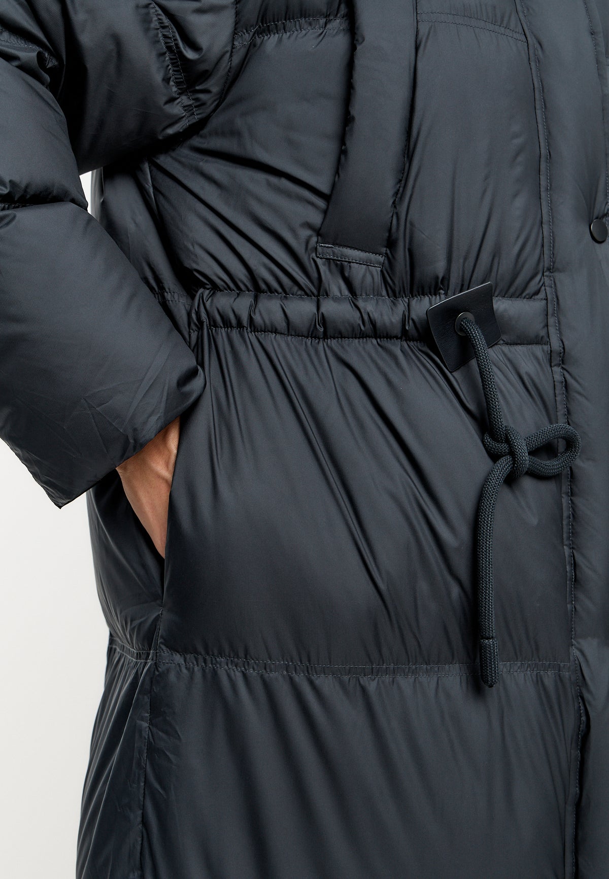 Oversize Daunen-Steppmantel mit Kapuze – Dunkelblau