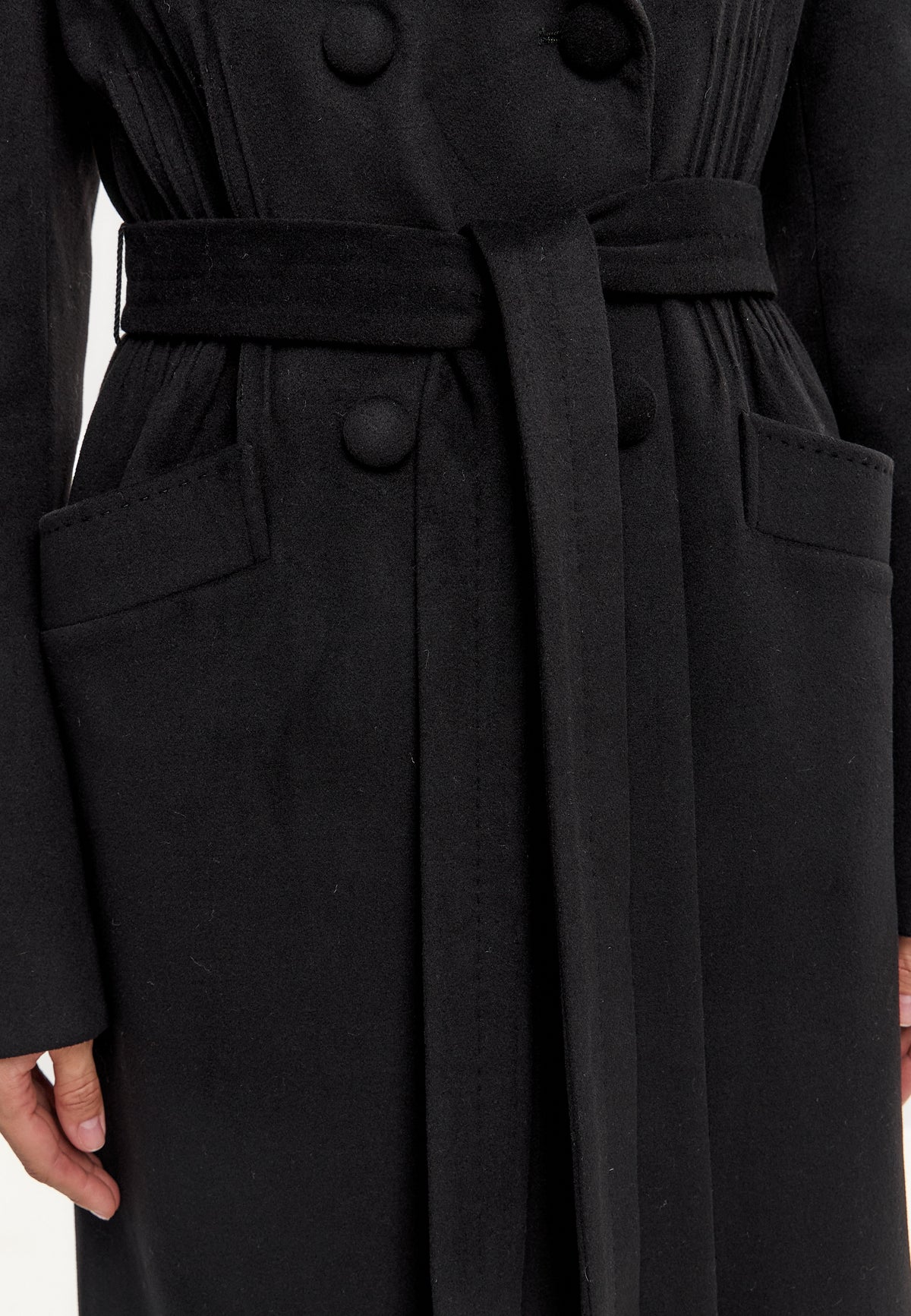 Casaco comprido com cinto para mulher – Preto