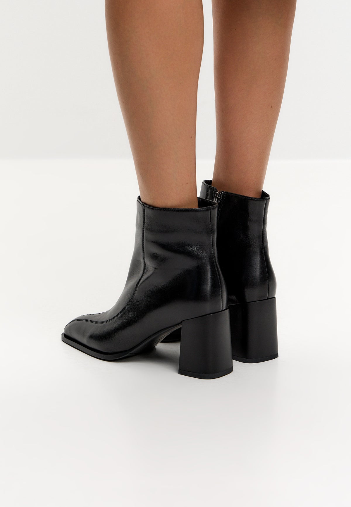 Bottines Sophia à talon bloc – noir