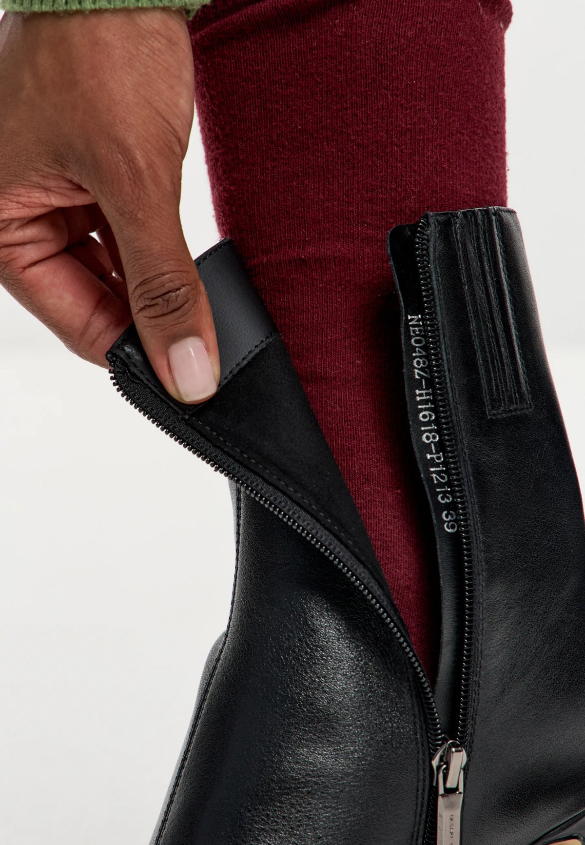 Sculpted Sleek-Heel Ankle Boot - Black