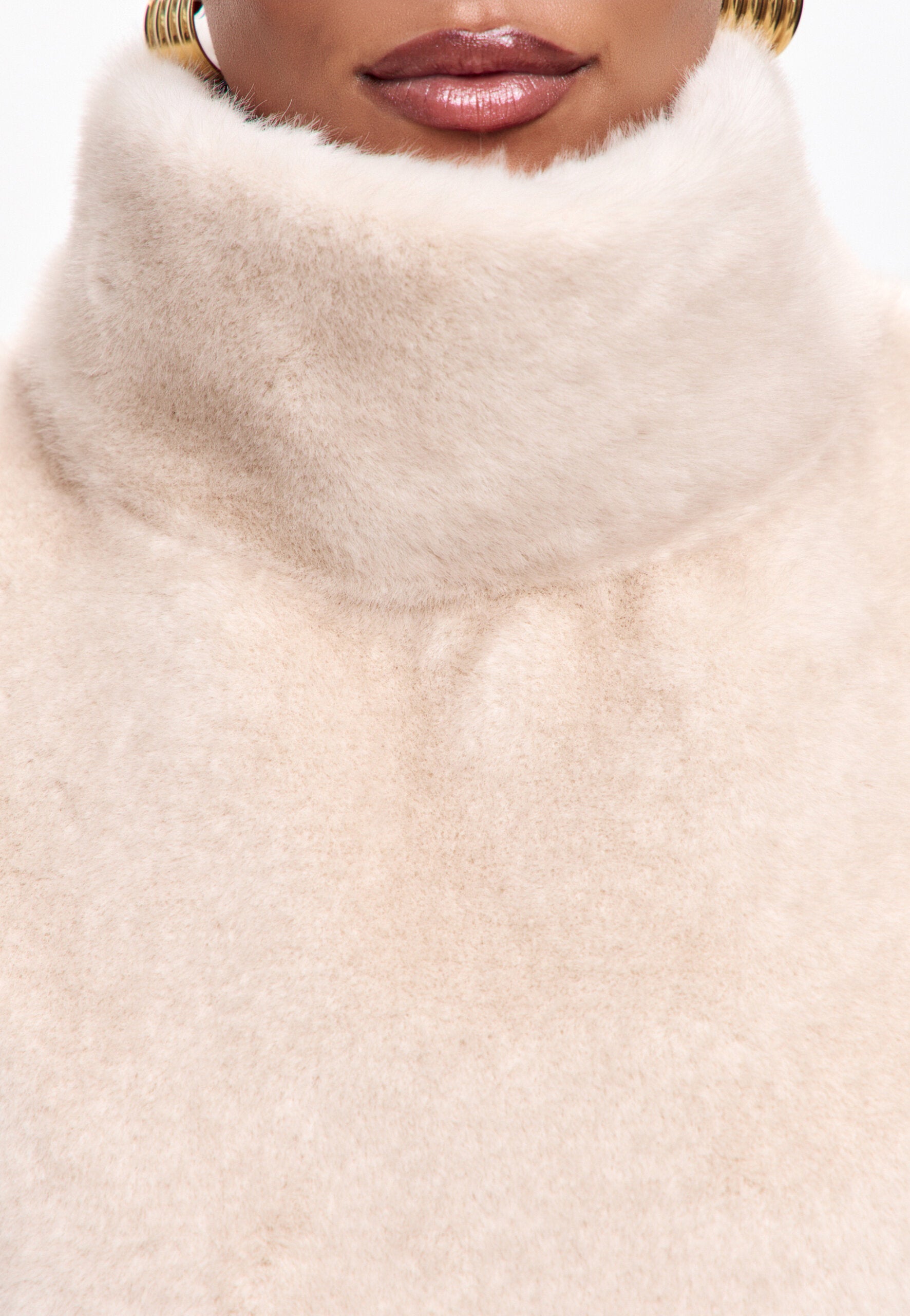 Faux Fur Sleeveless Sculpted Top with Collar – Ivory