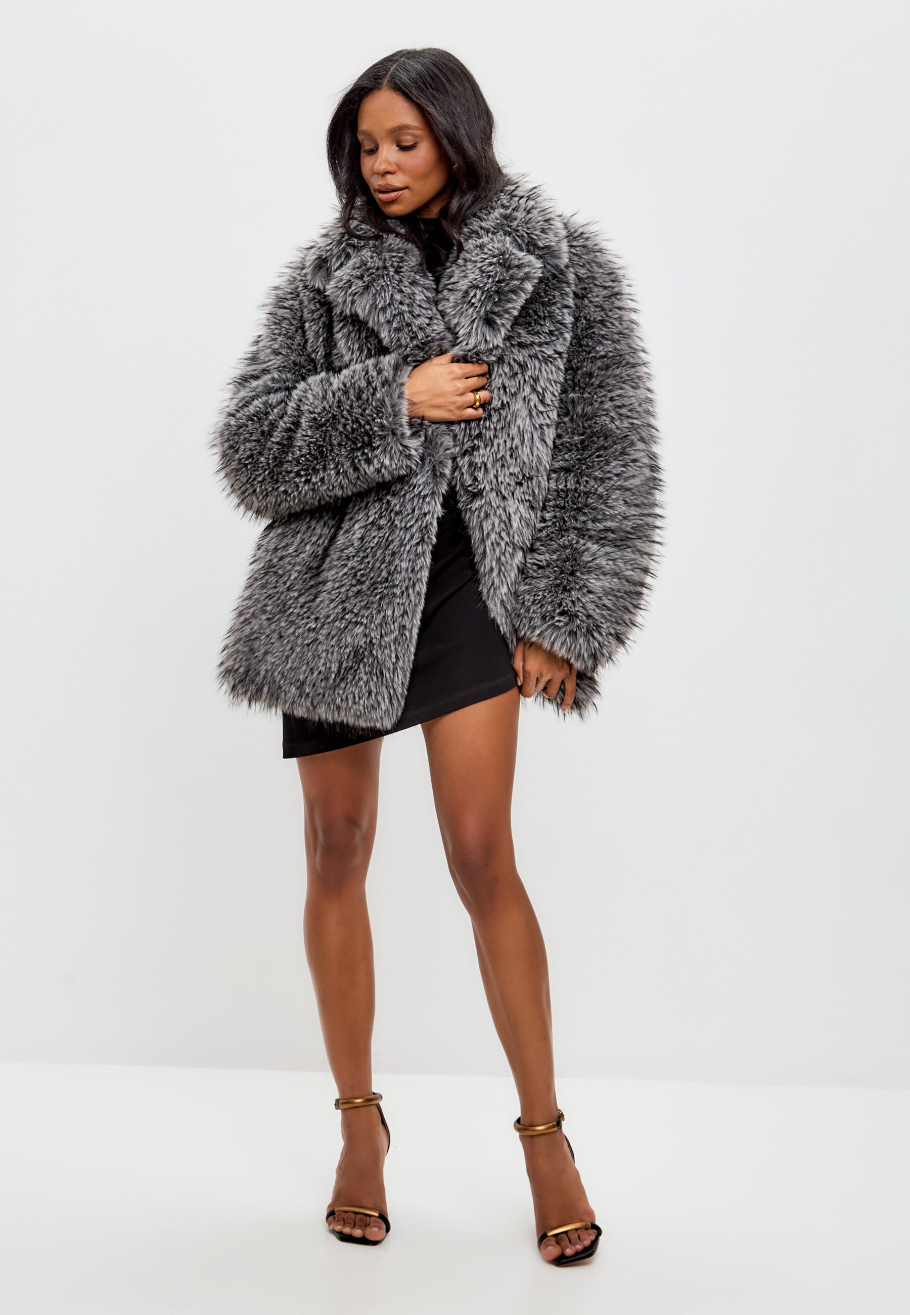 Elegant Grey Faux Fur Coat - Luxurious Winter Outerwear for Women - Grey