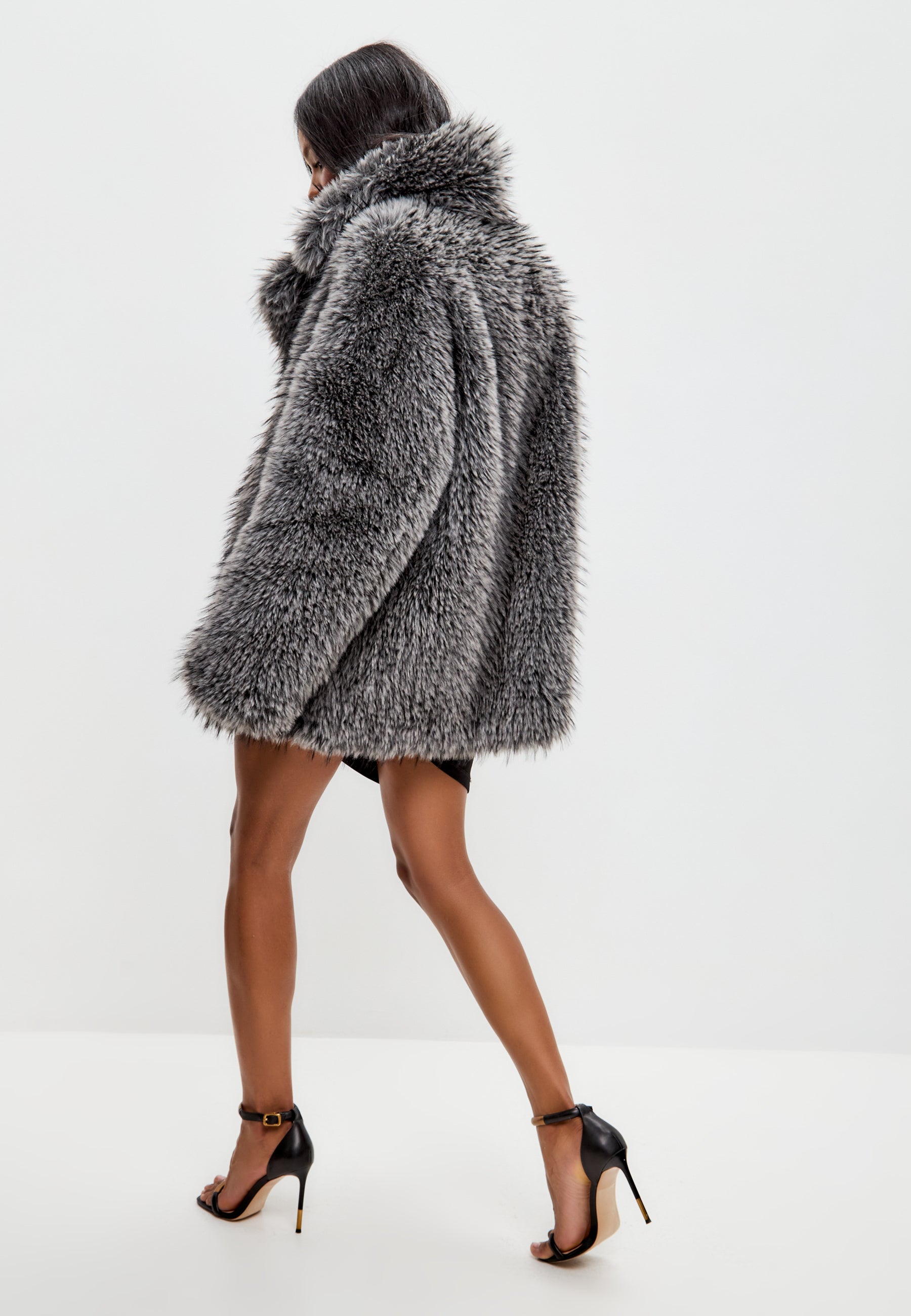 Elegant Grey Faux Fur Coat - Luxurious Winter Outerwear for Women - Grey