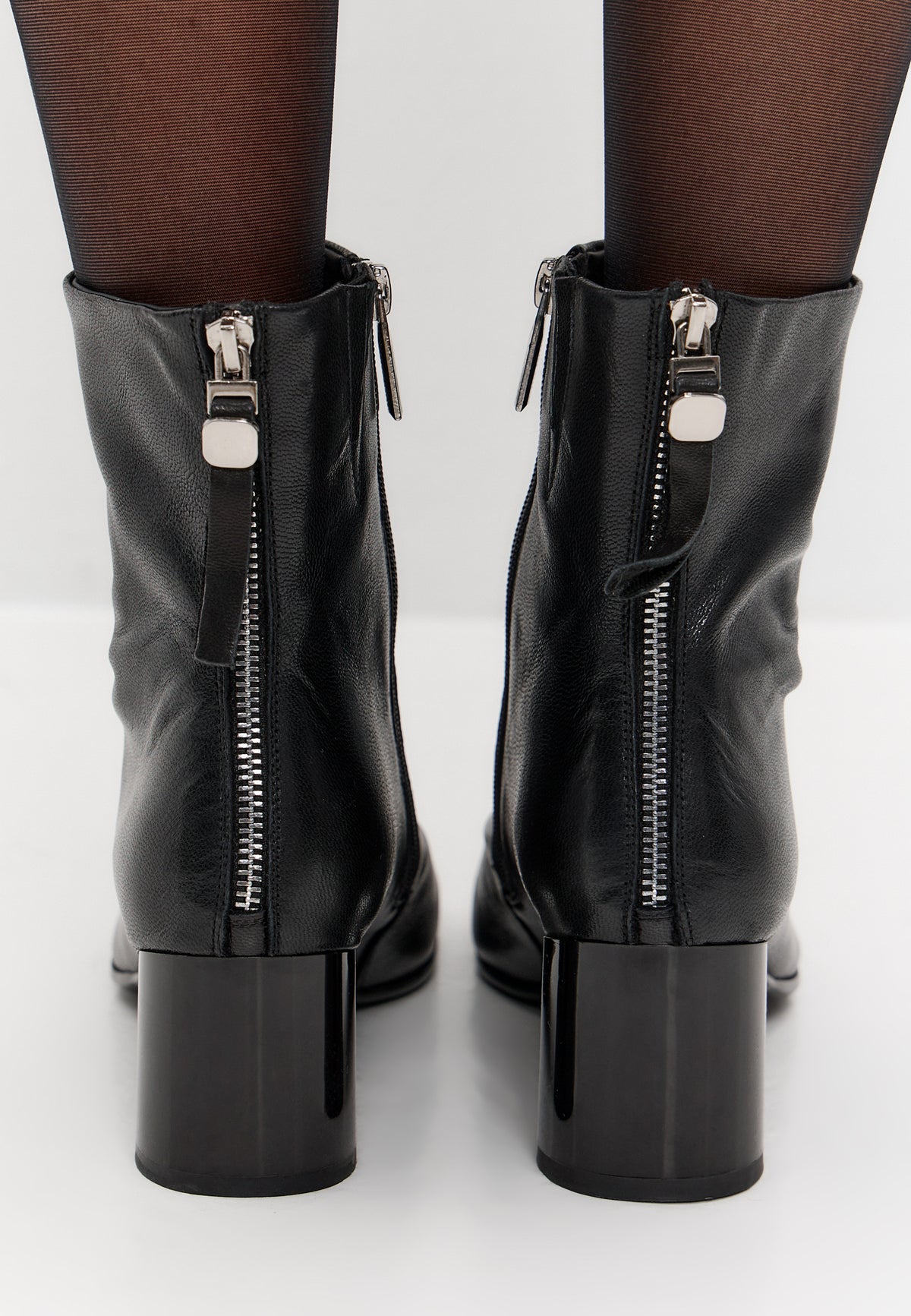 Bottines à bout rond en cuir – Noir