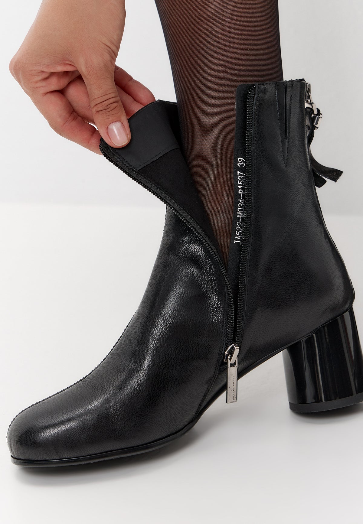 Bottines à bout rond en cuir – Noir