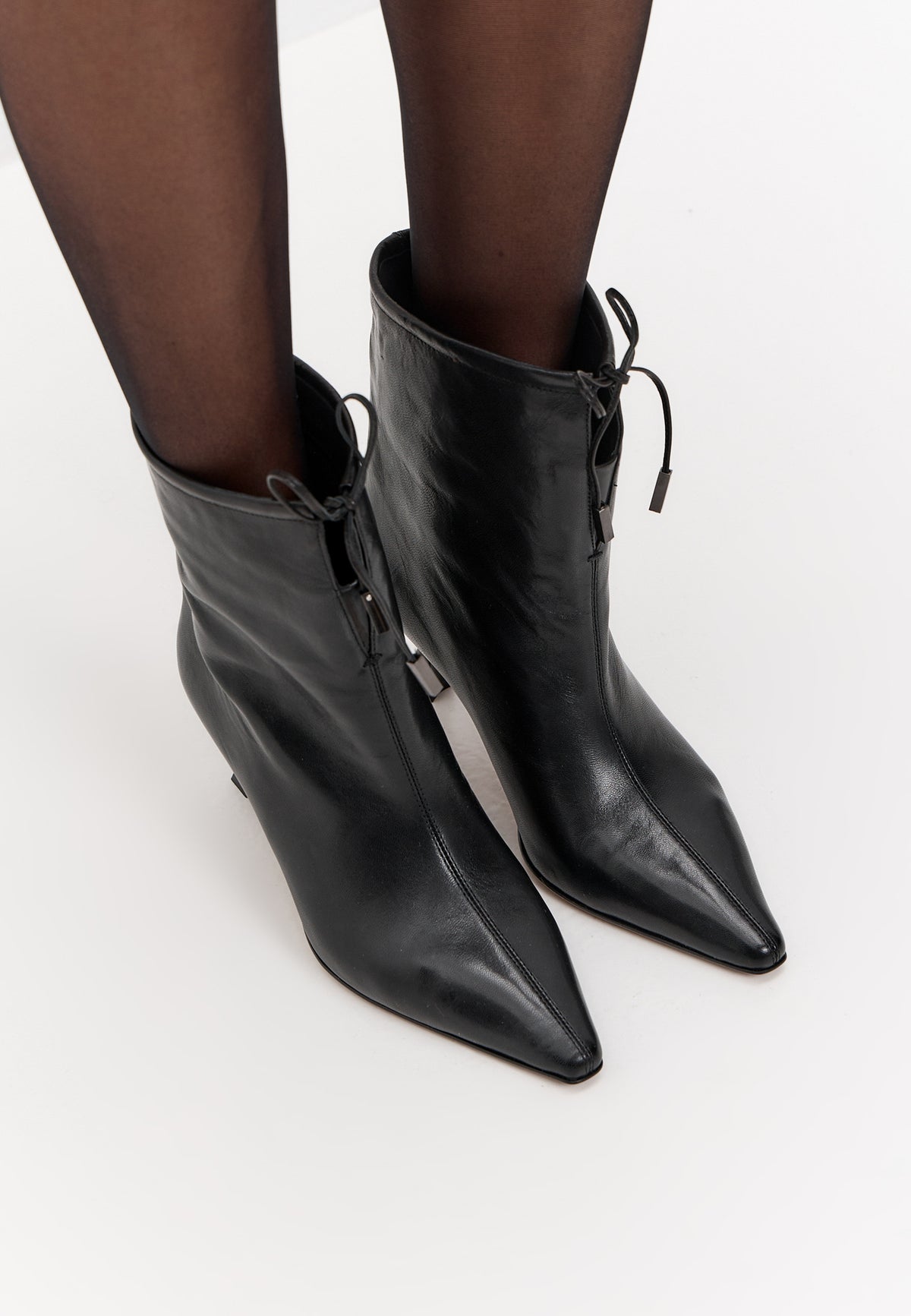 Bottines à bout pointu et talon kitten – Noir