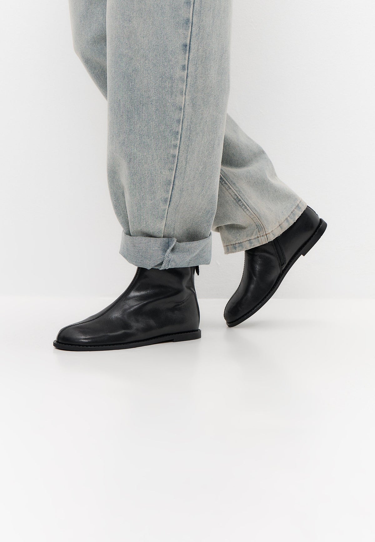 Bottines plates minimalistes en cuir premium – Noir