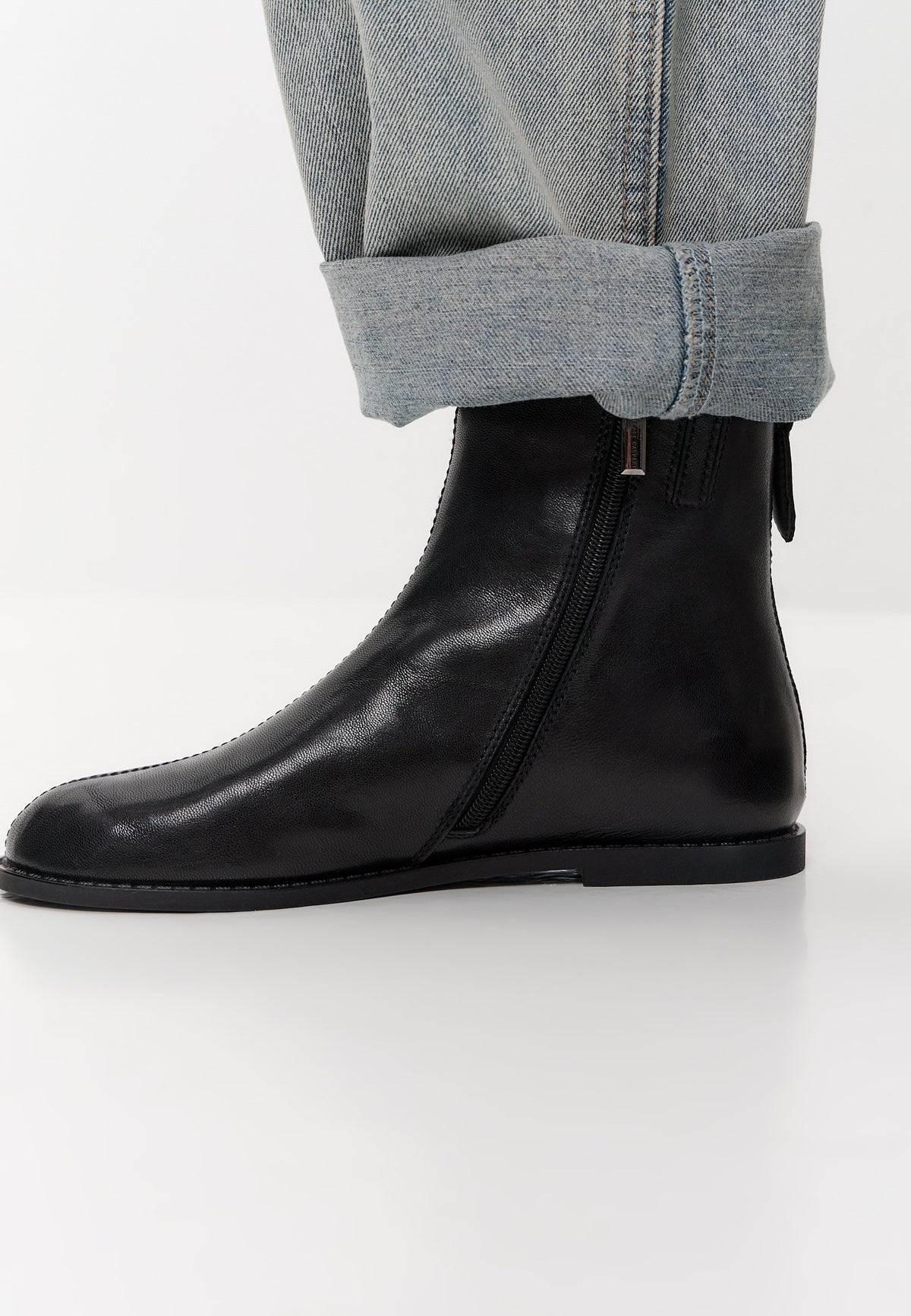 Bottines plates minimalistes en cuir premium – Noir