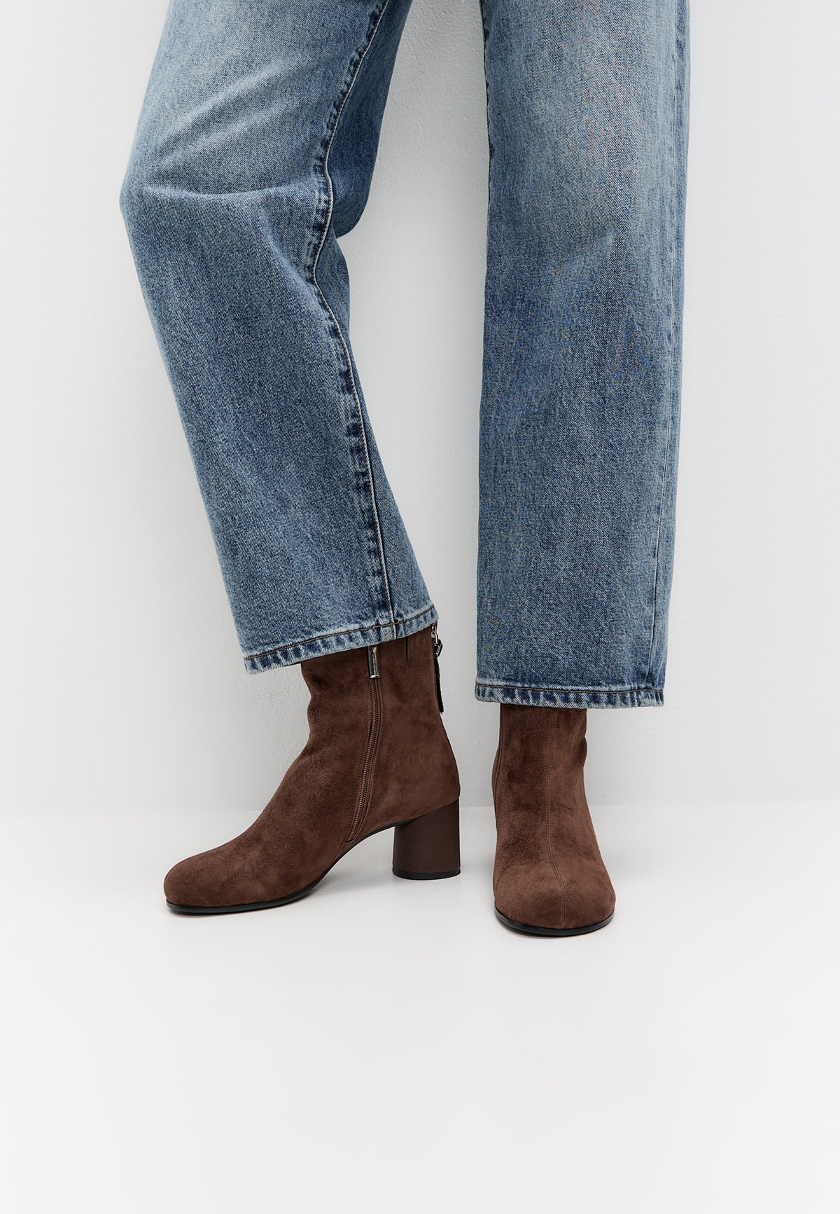 Bottines en suède marron à bout rond