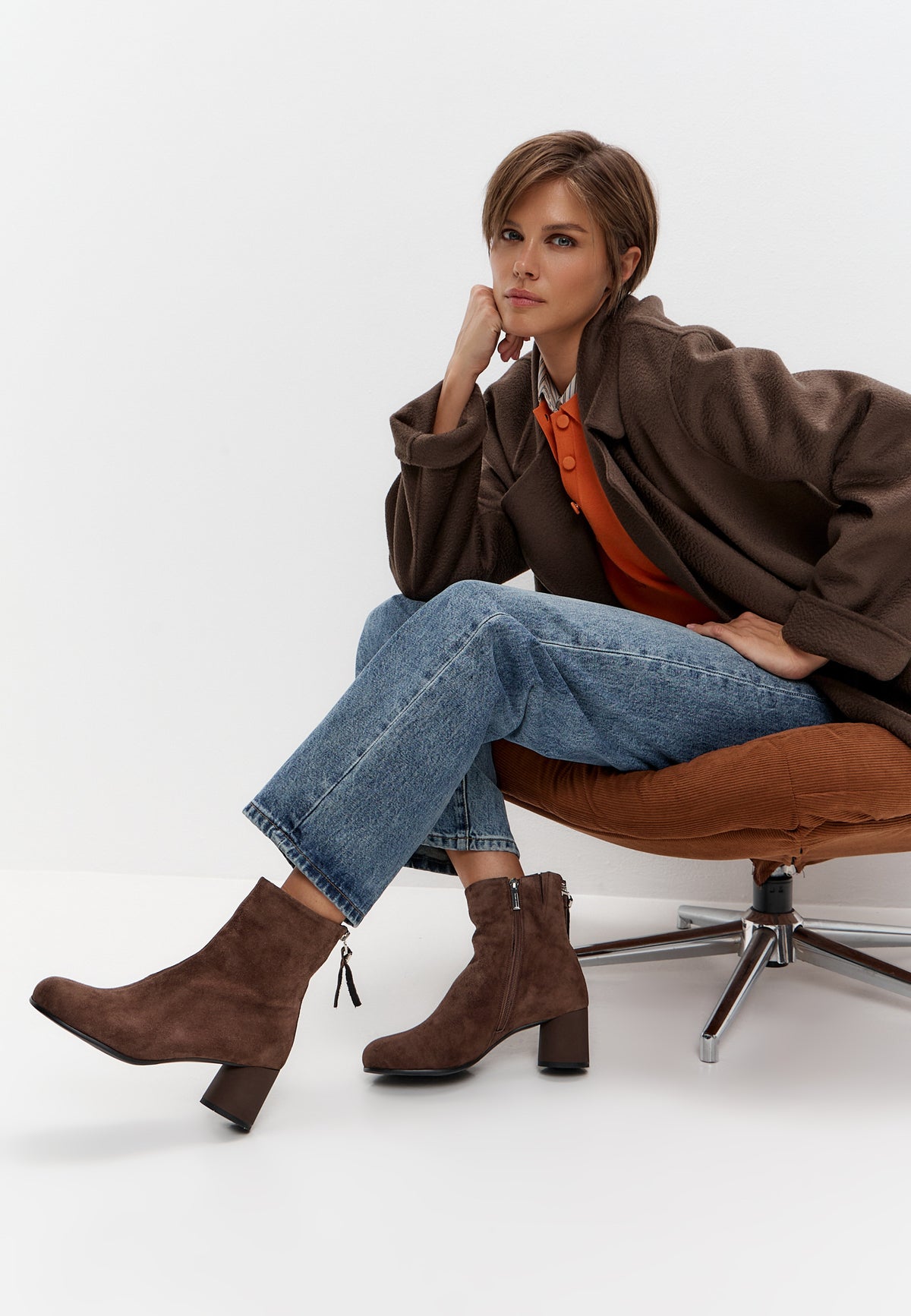 Bottines en suède marron à bout rond