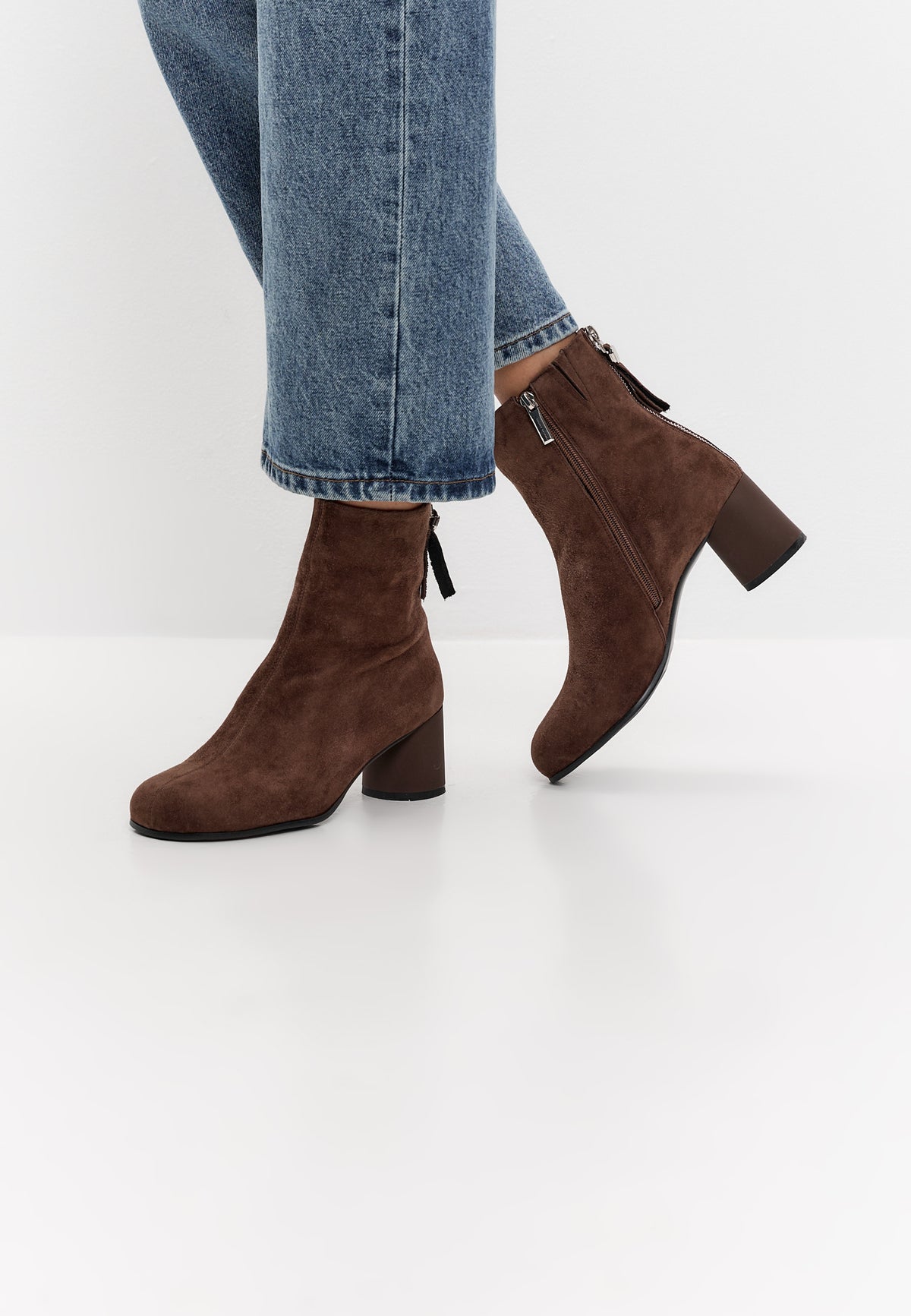 Bottines en suède marron à bout rond