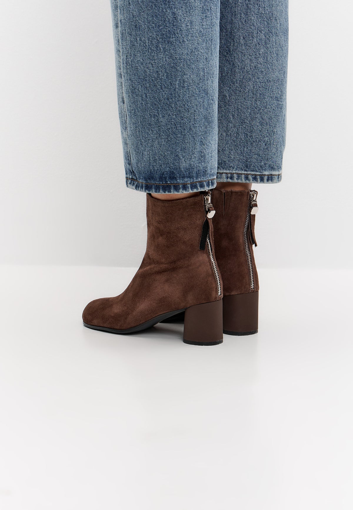 Bottines en suède marron à bout rond