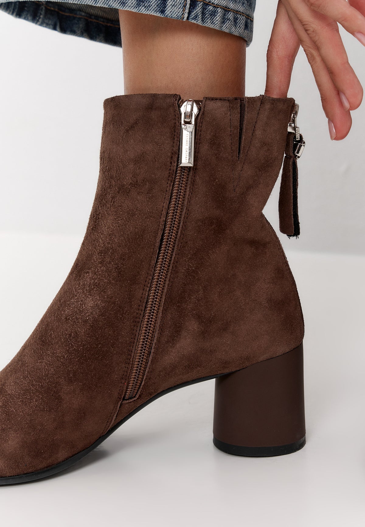 Bottines en suède marron à bout rond