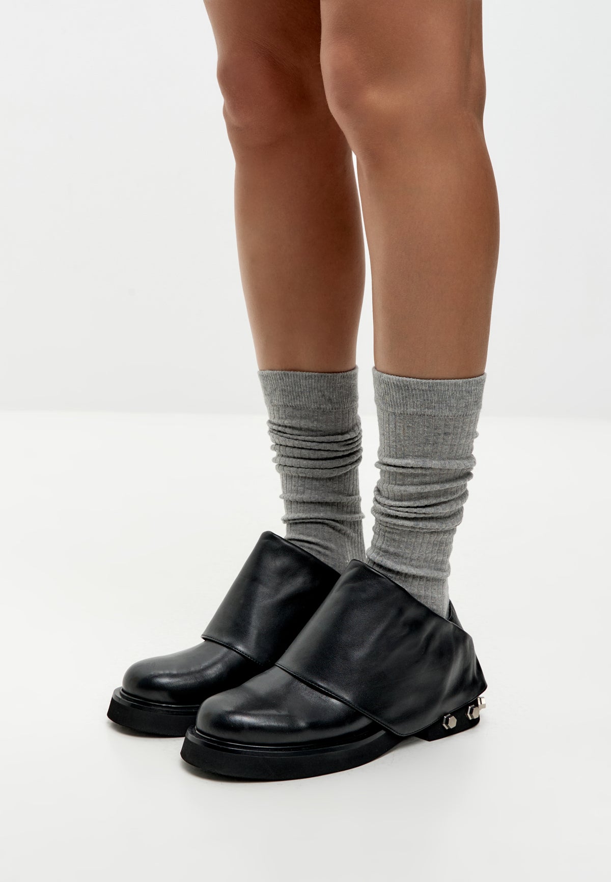 Mules de piel con tacón escultural – Negro